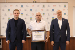 Глава города-курорта отметил благодарностью врача горбольницы Глава города-курорта отметил благодарностью врача горбольницы