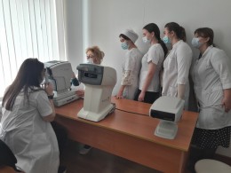 Школьники и студенты на экскурсии в отделении медицинской профилактики